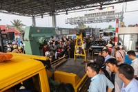 Việc thu giá dịch vụ đường bộ tại Dự án đầu tư xây dựng công trình Quốc lộ 1 đoạn tránh thị xã Cai Lậy và tăng cường mặt đường đoạn Km1987+560 ÷ Km2014 liên tục vấp phải sự phản ứng của một bộ phận chủ xe qua đây.