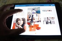 Thu thuế người nổi tiếng livestream giới thiệu, quảng bá sản phẩm trên Facebook khó khả thi?