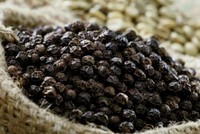 Giá CIF nhập khẩu tối thiểu đối với hồ tiêu là 500 rupi/Kg (khoảng 7,75 usd/kg) sẽ khiến xuất khẩu hồ tiêu Việt Nam sang Ấn Độ gặp khó.