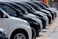 Xe nhập khan hàng dịp cuối năm.