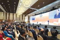 Hàng loạt CEO nổi tiếng thế giới đã tới tham dự APEC CEO Summit là minh chứng cho sự đúng đắn của quyết định lịch sử 30 năm trước. Trong ảnh: Chủ tịch nước Trần Đại Quang phát biểu tại APEC CEO Summit tháng 11/2017