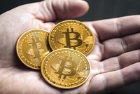 Đầu tư vào bitcoin - triệu đô và mất trắng