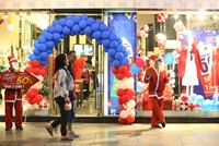 Không khí Noel tràn ngập trên đường phố Hà Nội