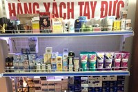 Hàng xách tay được nhiều người săn lùng vì giá rẻ hơn hàng chính hãng.