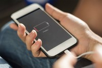 Nhiều người đang sạc pin smartphone sai cách