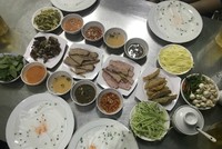 Món bánh ướt có đồ ăn kèm đa dạng.