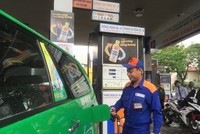 Giá xăng A95 “âm thầm” tăng, người dân chịu thiệt