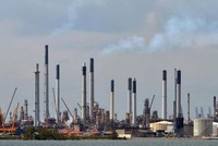 Khu lọc dầu của Shell ở Pulau Bukon, nơi bị đánh cắp một lượng lớn. Ảnh: Straitstimes.