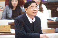 Bộ trưởng Bộ NN&PTNT Nguyễn Xuân Cường trình bày Tờ trình tại phiên họp. VGP/Nguyễn Hoàng