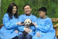 Cựu Thủ tướng Thái Lan Yingluck Shinawatra và anh trai Thaksin (Ảnh: Chiangraitimes)