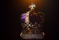 Chiếc vương miện của Nữ hoàng Anh. Ảnh: BBC.