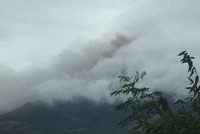 Núi lửa Mayon phun tro bụi. Ảnh: phivolcs_dost