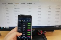 Nhiều nhà đầu tư mất ăn mất ngủ vì tuần giao dịch vừa qua của thị trường tiền ảo. Ảnh: Minh Sơn