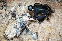 Quả bom được phát hiện tại một công trường xây dựng ở khu Wan Chai. Ảnh: SCMP.