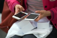 Apple tiếp tục gặp rắc rối do hạ hiệu năng iPhone đời cũ.