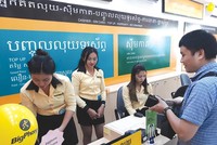 Nhóm khách hàng chính của BigPhone tại Campuchia có độ tuổi từ 25 - 40 và có khả năng tự chủ tài chính. Ảnh: Hồng Phúc