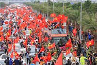 Những trái tim người Việt Nam hòa chung một nhịp, để tất cả cùng cất lên “Việt Nam ơi!”