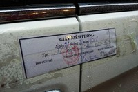 Nhiều ôtô dừng đỗ trái phép trên phố cổ bị niêm phong và cẩu về bãi. Ảnh: Sơn Dương