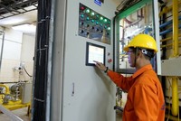 Vận hành phát điện tại nhà máy thủy điện Ialy. (Ảnh: Ngọc Hà/TTXVN)