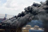 Nhà máy xảy ra cháy đang xây dựng mở rộng. Ảnh: Cửu Long.