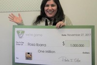 Mua tấm vé số thừa bỏ đi, bất ngờ trúng độc đắc 30 tỷ