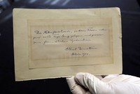 Bức thư tình của thiên tài vật lý Albert Einstein. Ảnh: AFP.