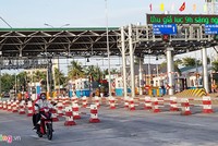 Đến 2019, tất cả các trạm BOT trên cả nước phải hoàn thành lắp hệ thống thu phí không dừng. Ảnh:Việt Tường.