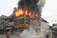 Hiện trường vụ cháy. Ảnh: Đình Tỷ.