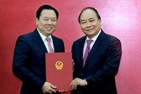 Thủ tướng Nguyễn Xuân Phúc trao quyết định bổ nhiệm cho ông Nguyễn Hoàng Anh giữ chức Chủ Ủy ban Quản lý vốn nhà nước tại doanh nghiệp.