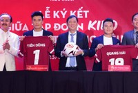 Giá trị hợp đồng làm đại sứ thương hiệu của Tiến Dũng và Quang Hải lên đến hàng chục tỷ đồng