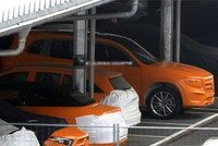 Mẫu xe mới của Mercedes bị bắt gặp trong quá trình thử nghiệm, hé lộ một số thông tin quan trọng. Ảnh: Carscoops.