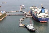 Với 12,86 triệu tấn trị giá trên 7,04 tỷ USD, năm 2017 xăng dầu tiếp tục là mặt hàng có tốc độ tăng nhập khẩu ở mức khoảng 10%