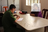 Bà Hoa làm việc tại cơ quan điều tra