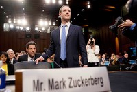Mark Zuckerberg trong phiên điều trần sáng nay.