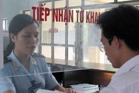 Ngoài các khoản thuế, trong thực tế, doanh nghiệp còn phải đóng góp hàng trăm loại phí khác.