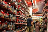 Một gian hàng bán đồ sản xuất tại Trung Quốc ở New York (Mỹ). (Nguồn: THX/TTXVN)