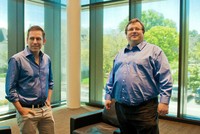 Peter Thiel và Reid Hoffman là đôi bạn thân nổi tiếng, có tầm ảnh hưởng tại thung lũng Silicon. Ảnh: Forbes.