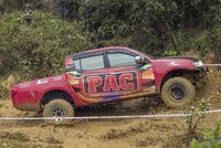 Bán tải Việt tranh tài off-road mừng sinh nhật ở Hà Nội