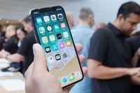 Samsung thấy nhu cầu màn hình OLED cho iPhone X giảm.