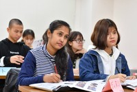 Có 1/3 trong tổng số 26.000 sinh viên nước ngoài tốt nghiệp các trường tại Nhật Bản trong năm tài chính 2016 ở lại nước này làm việc.