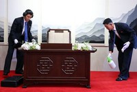 Hậu trường cuộc gặp Kim - Moon