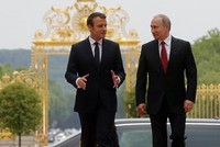 Tổng thống Macron tiếp người đồng cấp Nga tại Paris vào tháng 5/2017 (Ảnh: Sputnik)