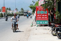 Điểm giao dịch bất động sản tại trung tâm huyện Vạn Ninh, Khánh Hòa. Ảnh: An Phước.