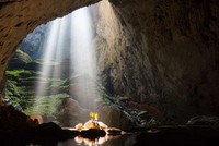 Con người bé nhỏ thế nào khi vào hang Sơn Đoòng