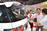 Xe trong nước tăng giá, xe nhập khó về, người tiêu dùng đang không còn tin giá xe sẽ rẻ dù cho thuế nhập xe từ ASEAN đã về 0%