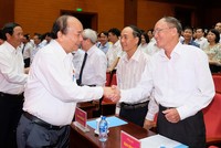 Thủ tướng tiếp xúc cử tri Hải Phòng sáng 13/5. Ảnh: VGP