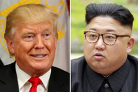 Tổng thống Mỹ Donald Trump (trái) và nhà lãnh đạo Triều Tiên Kim Jong-un (Ảnh: Reuters)