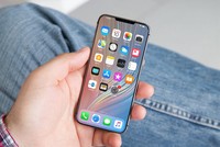 iPhone SE 2 được nhiều người dùng chờ đợi bởi thiết kế gọn nhẹ nhưng màn hình lớn nhờ thiết kế tràn viền.