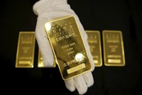 Nhân viên vệ sinh tại sân bay Incheon sẽ không được hưởng chút gì từ 7 kg vàng người này tìm được trong thùng rác. (Nguồn: PressFrom)