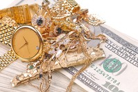 Bà lão bị cướp 20.000 bảng Anh cùng số trang sức bằng vàng trị giá khoảng 20.000 bảng Anh. (Nguồn: Fera's Jewelers)